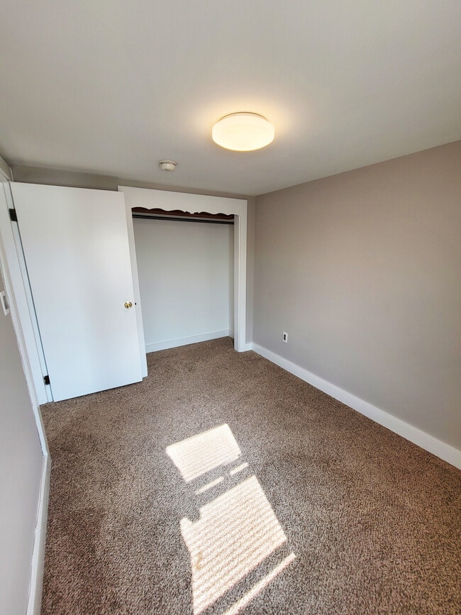 237 State St, Unit 3 in Bristol, RI - Building Photo - Building Photo