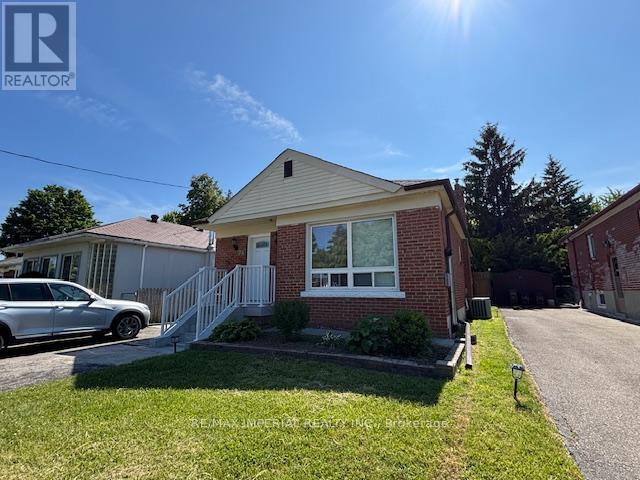 74 Wye Valley Rd in Toronto, ON - Building Photo - Building Photo