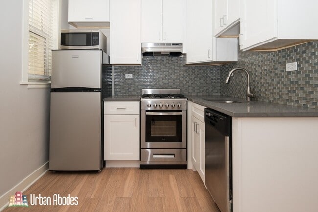 535 W Belmont Ave, Unit A06C in Chicago, IL - Building Photo - Building Photo