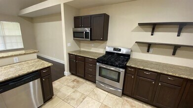 1310 Ashway St in Conroe, TX - Building Photo - Building Photo