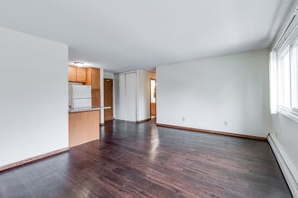 3030 Irving Ave S in Minneapolis, MN - Building Photo - Interior Photo