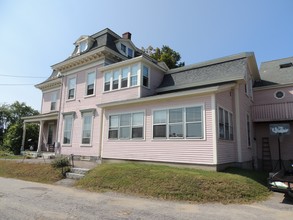 121 Pleasant St in Laconia, NH - Building Photo - Building Photo