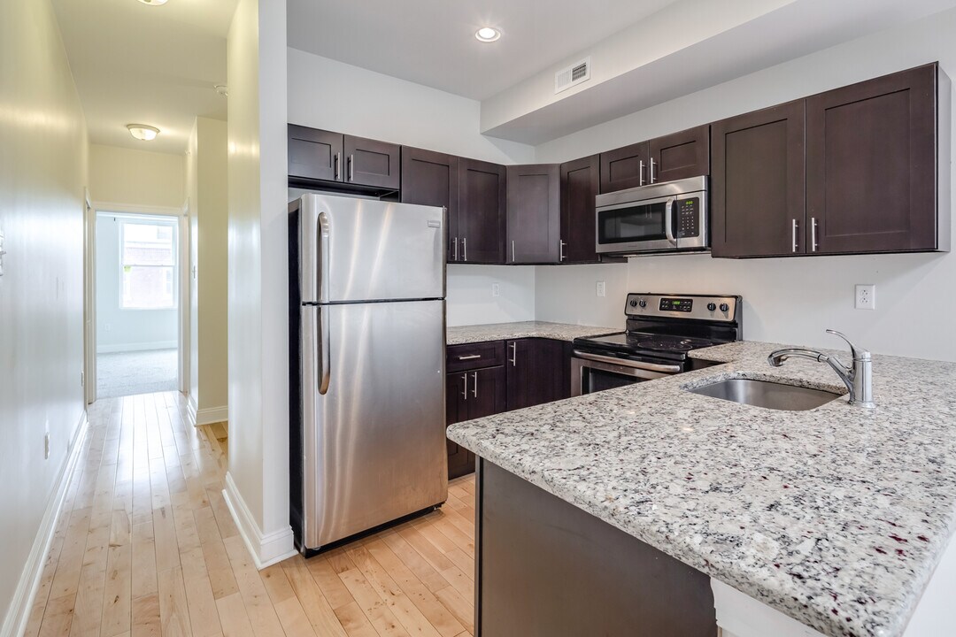 319 N Preston St in Philadelphia, PA - Building Photo