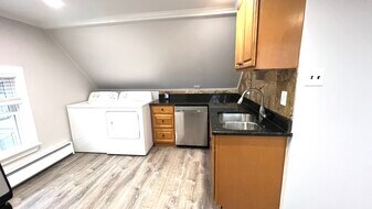 131 Josephine Ave, Unit 3 in Somerville, MA - Building Photo