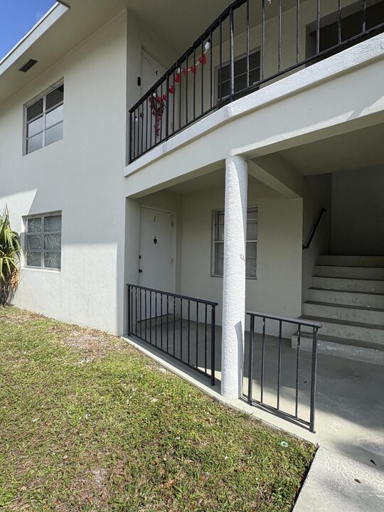 120 SE 1st St in Boynton Beach, FL - Building Photo