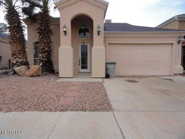 5557 Manuel Moreno Dr in El Paso, TX - Building Photo