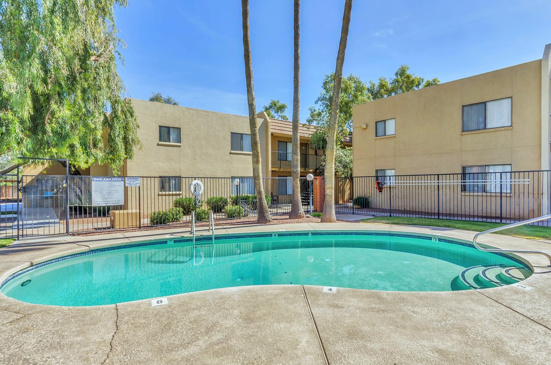 Desert Palms Apartments Photo