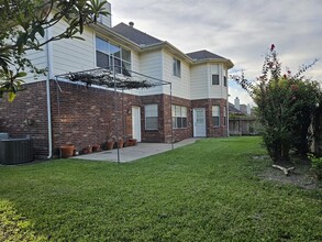 12215 Meadow Ln Ct in Stafford, TX - Building Photo - Building Photo