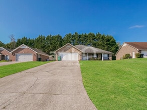 1245 Edinburgh Dr in Maryville, TN - Building Photo - Building Photo