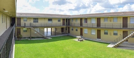 3940 Palm Ave in Hialeah, FL - Building Photo - Building Photo