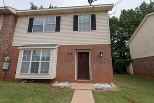 1128 Chinook St in Auburn, AL - Building Photo