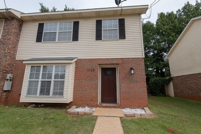 property at 1128 Chinook St