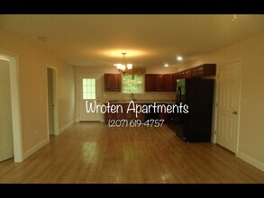 4 Dom’s St, Unit #1 in Augusta, ME - Foto de edificio - Building Photo