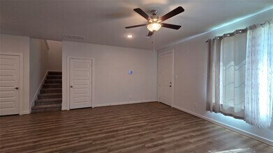 1015 Thor in New Caney, TX - Building Photo - Building Photo