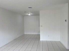 5310 NW 22nd St in Lauderhill, FL - Building Photo