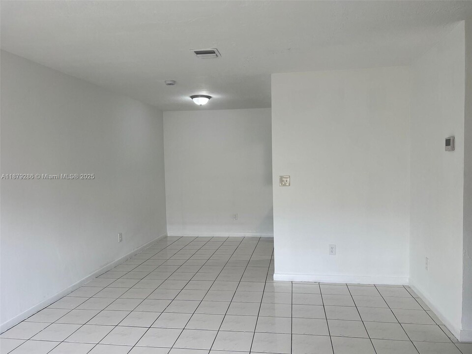 5310 NW 22nd St in Lauderhill, FL - Building Photo