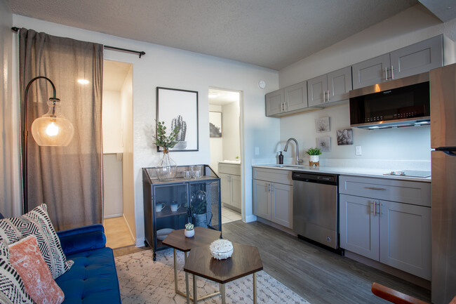 Extended stay - Studio Six - Sierra Vista in Sierra Vista, AZ - Building Photo - Interior Photo