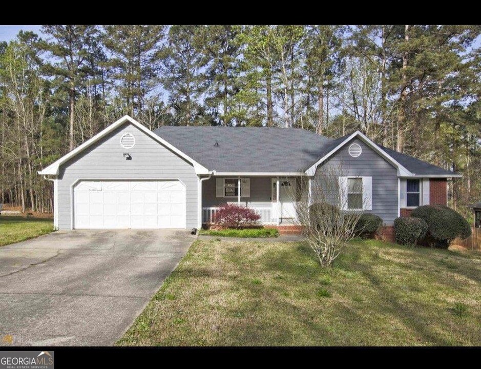 207 Hillandale Dr in Stockbridge, GA - Building Photo