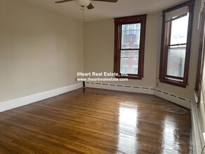 338 K St, Unit 1 in Boston, MA - Foto de edificio - Building Photo