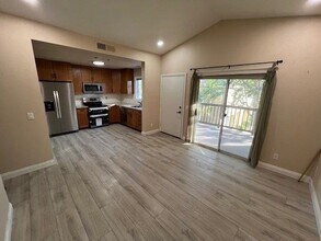 223 Gallery Wy in Tustin, CA - Building Photo - Building Photo