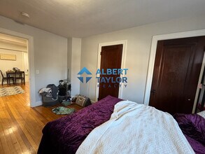 14 Mount Ida St, Unit 1 in Newton, MA - Foto de edificio - Building Photo