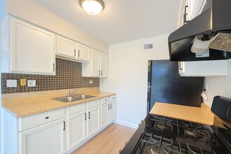 1206 Spur Ct in Wheeling, IL - Foto de edificio - Building Photo