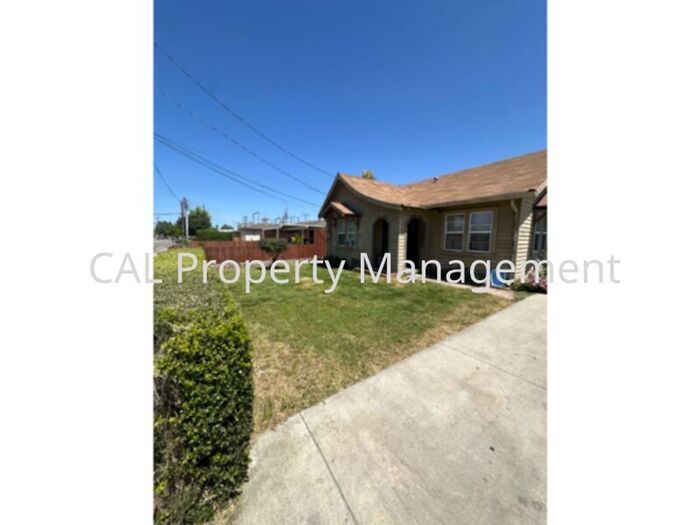 324-B S 2nd St in King City, CA - Building Photo