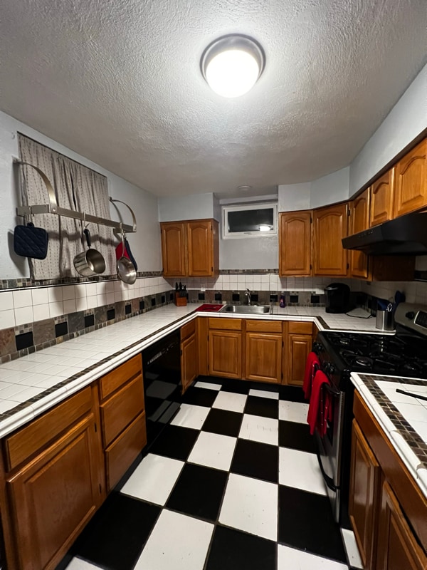 24 Emmett St