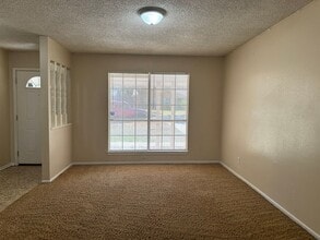 6919 Moon Lake Dr in San Antonio, TX - Building Photo - Building Photo