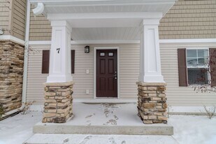 1502 Simsbury St in Traverse City, MI - Building Photo