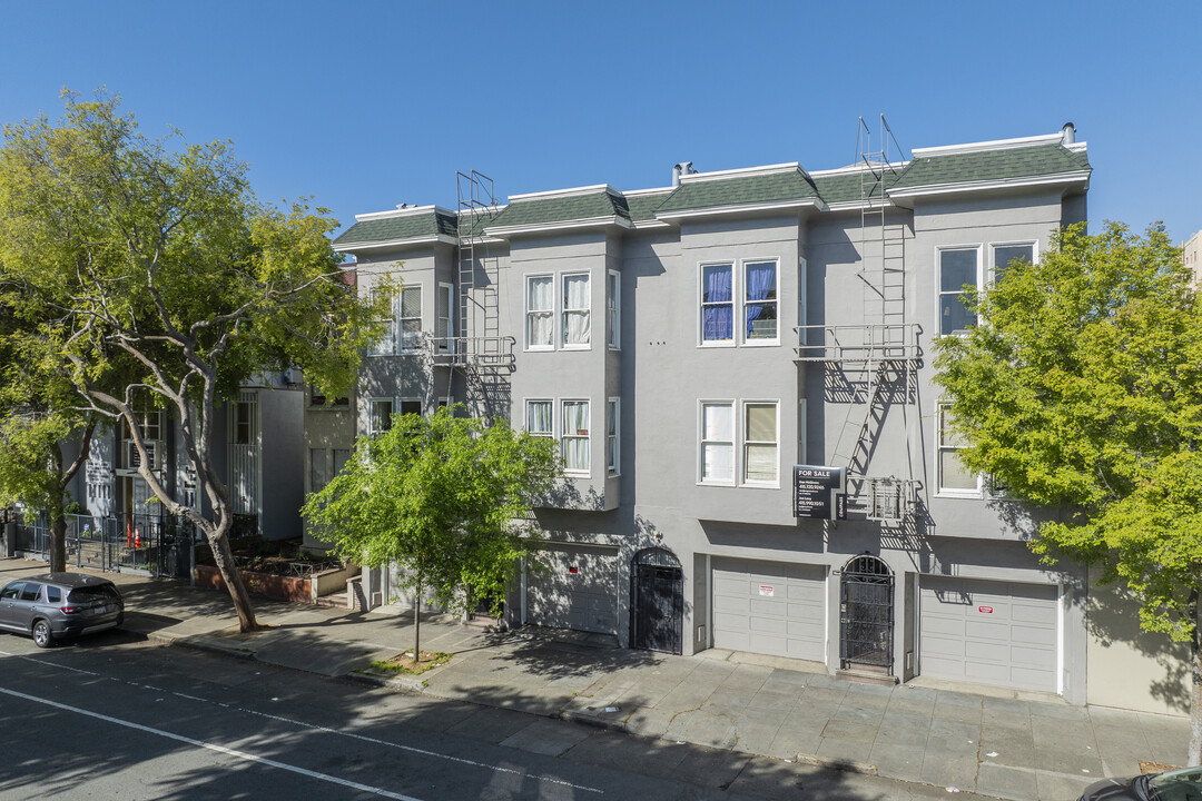 2952-2960 Folsom St in San Francisco, CA - Building Photo