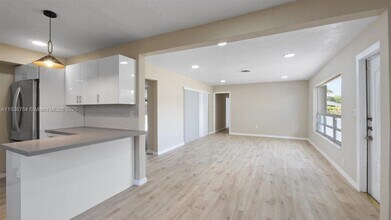 7211 Shalimar St in Miramar, FL - Building Photo - Building Photo