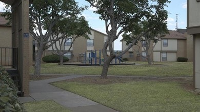 Southgate in Odessa, TX - Foto de edificio - Building Photo