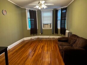 380 Riverway, Unit 6 in Boston, MA - Foto de edificio - Building Photo