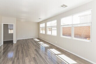561 Fork Mesa Ct in Henderson, NV - Building Photo - Building Photo