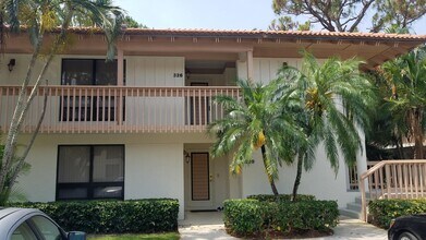 326 Brackenwood Cir in Palm Beach Gardens, FL - Building Photo - Building Photo