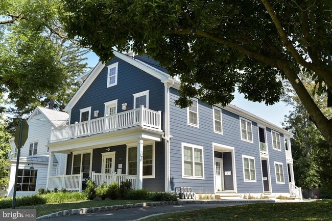property at 2 Witherspoon St