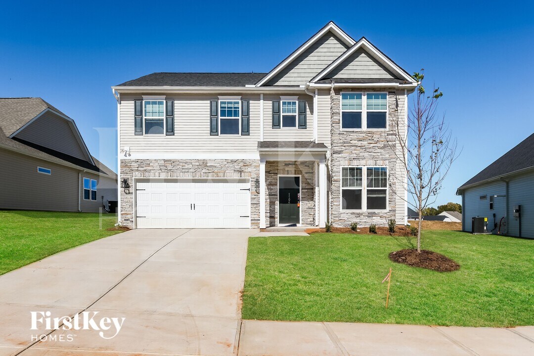 1104 Mission Hill Ln in Greenville, SC - Building Photo