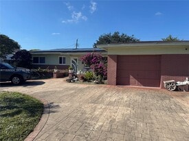 510 NW 76th Ave in Pembroke Pines, FL - Building Photo