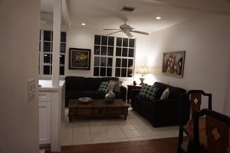 5830 SW 47th St in Miami, FL - Foto de edificio - Building Photo