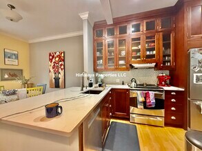 381 Huron Ave, Unit 1 in Cambridge, MA - Building Photo - Building Photo