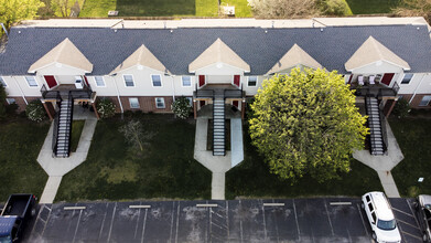 CAMERON CREEK APARTMENTS in Galloway, OH - Foto de edificio - Building Photo