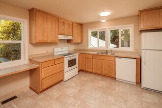 3401 Byron Ave in Bellingham, WA - Building Photo - Building Photo