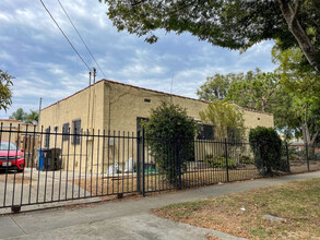 725 S Osage Ave in Inglewood, CA - Building Photo - Building Photo