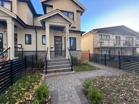 3498 E 48th Ave in Vancouver, BC - Building Photo