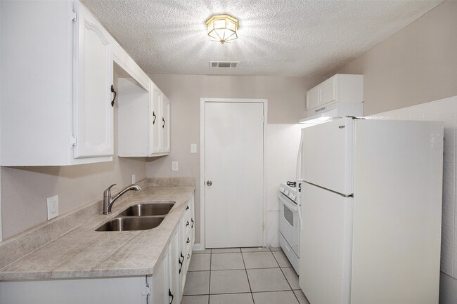 property at 2020 Rosalee St