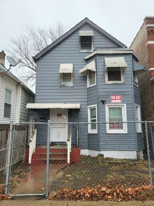 8031 S Burnham Ave in Chicago, IL - Building Photo