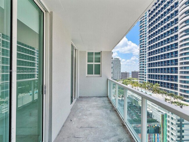 1250 S Miami Ave in Miami, FL - Building Photo - Building Photo
