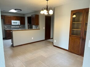 2605 Briarcliff Dr in Moore, OK - Building Photo - Building Photo