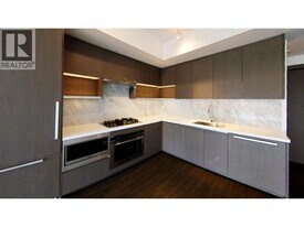 6538 Nelson Ave in Burnaby, BC - Building Photo